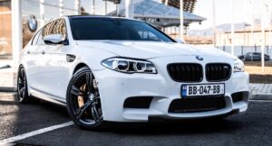 BMW F10 M5. 5 serija
